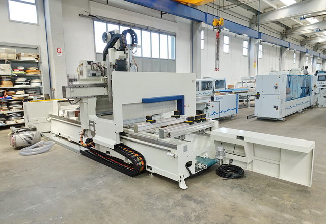 CENTRE D'USINAGE C.N.C. - SCM - Sofit