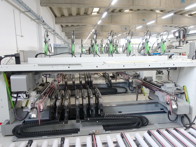 АВТОМАТИЧЕСКАЯ СВЕРЛИЛЬНО-ПРИСАДОЧНАЯ ЛИНИЯ - BIESSE + RBO (BIESSE Group) - Sofit