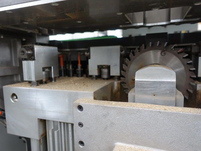 CENTRE D'USINAGE C.N.C. - BIESSE - Sofit