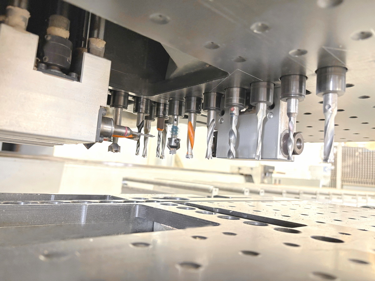 CENTRE D'USINAGE C.N.C. - BIESSE - Sofit