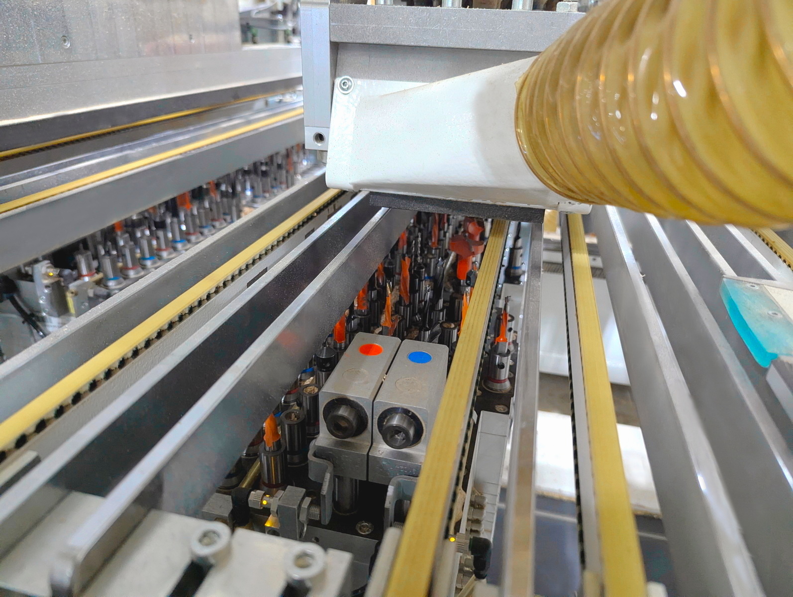 PERCEUSE AU DEFILE - WEEKE (HOMAG Group) - Sofit