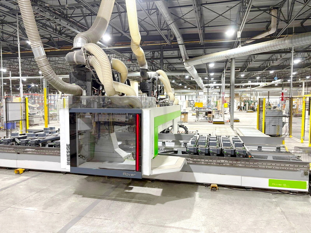 CENTRE D'USINAGE C.N.C. (DEFONCEUSE AVEC PLAQUAGE des CHANTS) - BIESSE + KUKA - Sofit