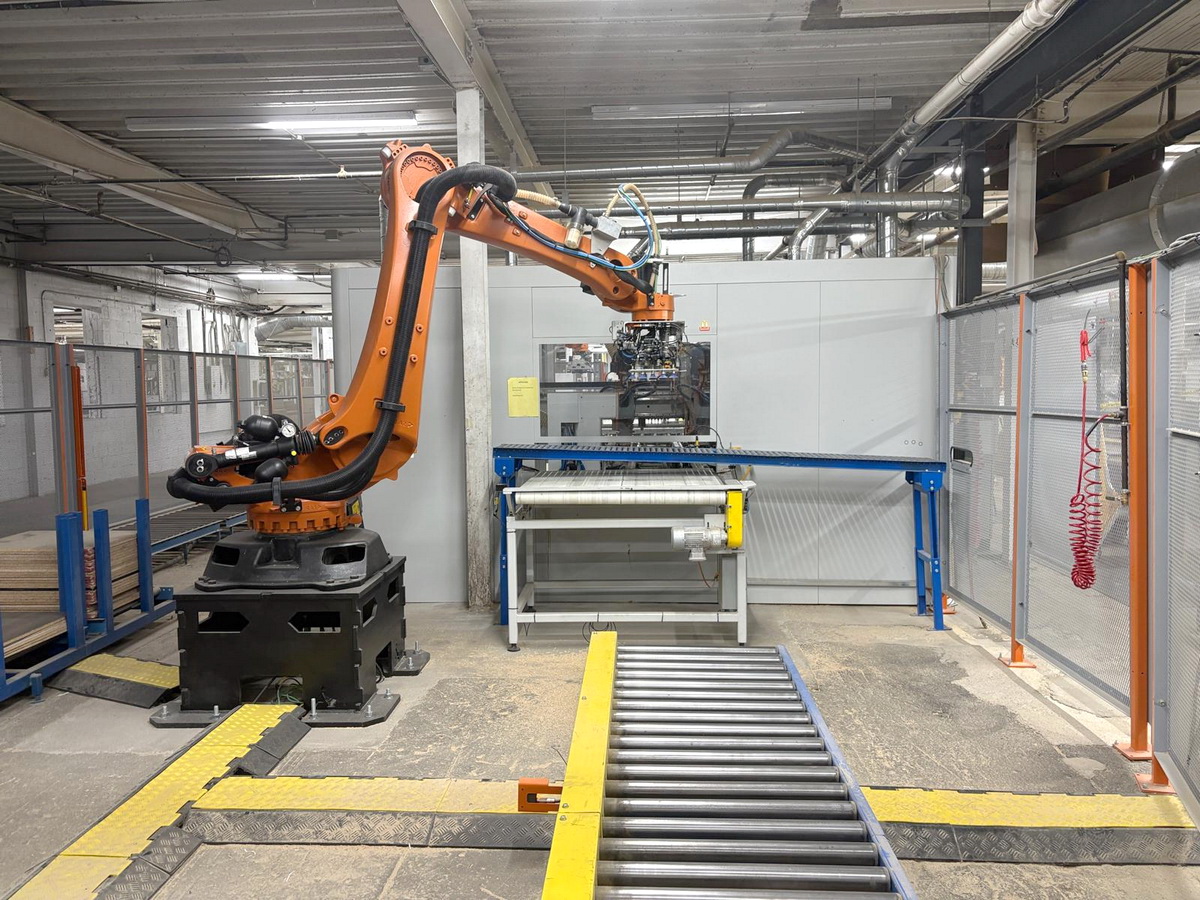 CENTRE D'USINAGE C.N.C. - COMEC + KUKA - Sofit